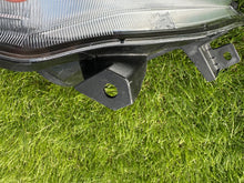 Laden Sie das Bild in den Galerie-Viewer, Frontscheinwerfer Toyota Corolla Verso 81070-0F101-00 Xenon Links Headlight SCH9121975516mv