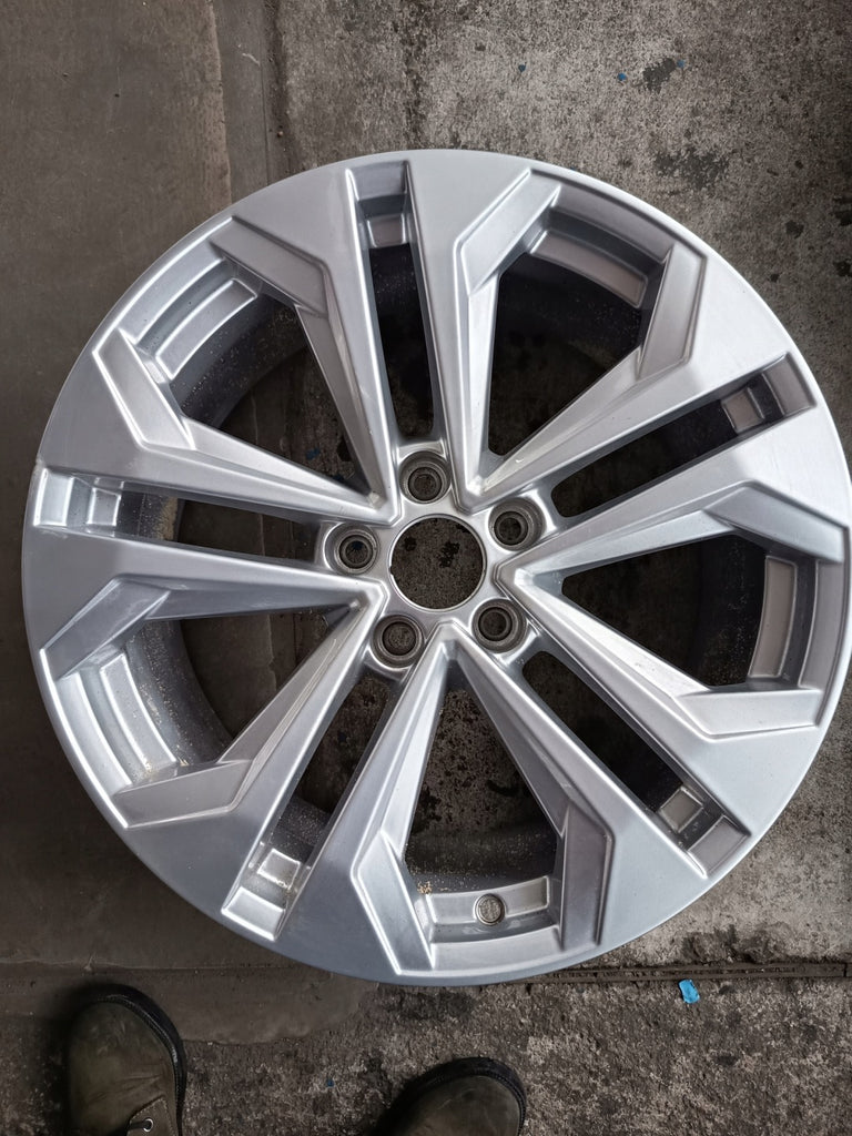 1x Alufelge 18 Zoll 7.5" 5x112 29ET Glanz Silber 8W9601025L Audi A4 Allroad FEL9495591741mo