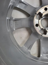 Laden Sie das Bild in den Galerie-Viewer, 1x Alufelge 16 Zoll 6.5&quot; 4x108 38ET Glanz Silber 9832277280 Opel Corsa F
