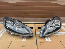 Laden Sie das Bild in den Galerie-Viewer, Frontscheinwerfer Ford Kuga LV4B-13E014-CA Ein Satz Scheinwerfer Headlight SCH5974608187pn