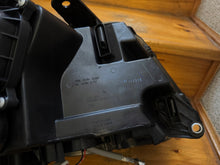 Laden Sie das Bild in den Galerie-Viewer, Frontscheinwerfer VW Amarok Links Scheinwerfer Headlight SCH4307996758ax