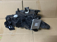 Laden Sie das Bild in den Galerie-Viewer, Frontscheinwerfer Mazda III B0L5-67890 Links Scheinwerfer Headlight