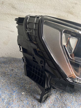 Laden Sie das Bild in den Galerie-Viewer, Frontscheinwerfer Audi Q3 83A941012 LED Rechts Scheinwerfer Headlight