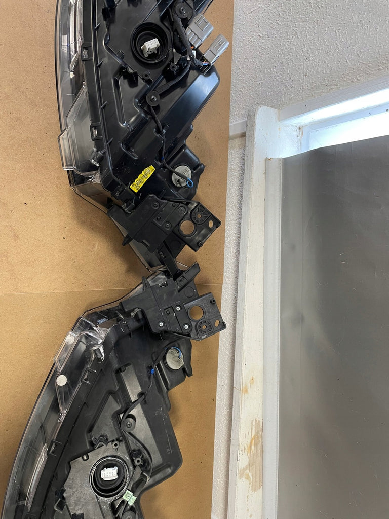 Frontscheinwerfer Mitsubishi Outlander III ECM921-22E10 LED Ein Satz Headlight