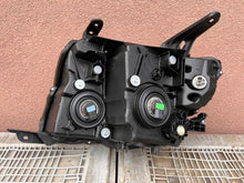 Laden Sie das Bild in den Galerie-Viewer, Frontscheinwerfer Mitsubishi Pajero IV 100-87873- Rechts Scheinwerfer Headlight