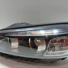 Laden Sie das Bild in den Galerie-Viewer, Frontscheinwerfer Kia Sorento III 92101C5030 Links Scheinwerfer Headlight