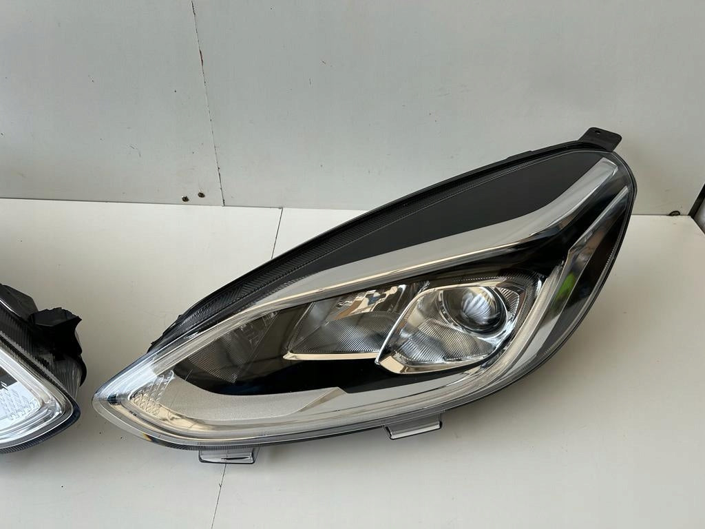 Frontscheinwerfer Ford Fiesta L1BB-13E014-CE LED Ein Stück (Rechts oder Links)