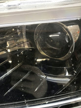 Laden Sie das Bild in den Galerie-Viewer, Frontscheinwerfer Skoda Superb III 3V1941015A Xenon Links Scheinwerfer Headlight