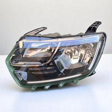 Laden Sie das Bild in den Galerie-Viewer, Frontscheinwerfer Dacia Duster 260609367R LED Links Scheinwerfer Headlight
