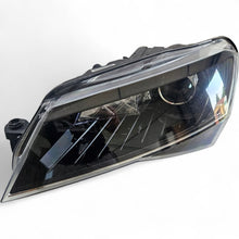 Load image into Gallery viewer, Frontscheinwerfer Skoda Superb III 3V1941015B Xenon Rechts oder Links
