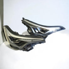 Laden Sie das Bild in den Galerie-Viewer, Frontscheinwerfer Toyota Chr C-Hr 5566261YT Ein Stück (Rechts oder Links)