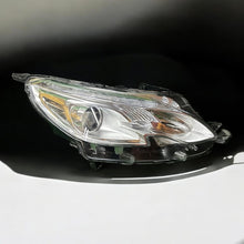 Laden Sie das Bild in den Galerie-Viewer, Frontscheinwerfer Peugeot 2008 I 90106479 9815403080 LED Rechts Headlight