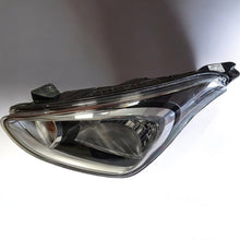 Laden Sie das Bild in den Galerie-Viewer, Frontscheinwerfer Hyundai I10 92101-B9300 Links Scheinwerfer Headlight