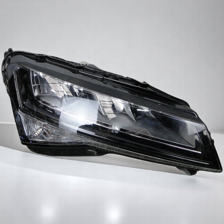 Frontscheinwerfer Skoda Superb III 3V1941016C LED Ein Stück (Rechts oder Links)