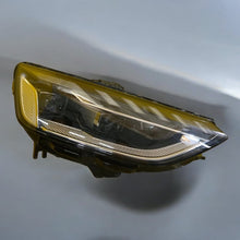 Load image into Gallery viewer, Frontscheinwerfer Audi A4 B9 8W0941036E 030111723600 LED Rechts Headlight