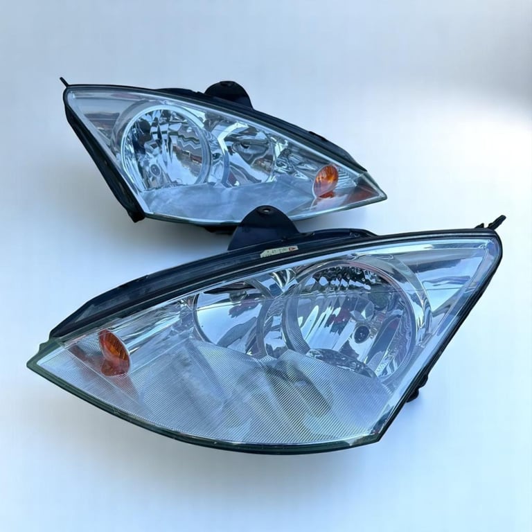 Frontscheinwerfer Ford Focus 2M51-13W029-BE 2M51-13W030-BE Ein Satz Headlight SCH4120662706dw