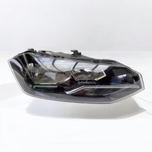 Laden Sie das Bild in den Galerie-Viewer, Frontscheinwerfer VW Polo 2G1941006 Rechts Scheinwerfer Headlight