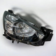 Laden Sie das Bild in den Galerie-Viewer, Frontscheinwerfer Mazda II Rechts Scheinwerfer Headlight