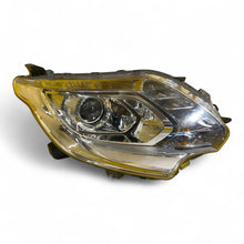 Laden Sie das Bild in den Galerie-Viewer, Frontscheinwerfer Mitsubishi L200 8301C742 HFG07DB Xenon Rechts Headlight