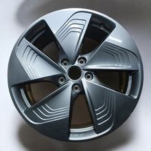 Laden Sie das Bild in den Galerie-Viewer, 1x Alufelge 18 Zoll 7.5&quot; 5x112 50ET 10E601025N Seat Rim Wheel
