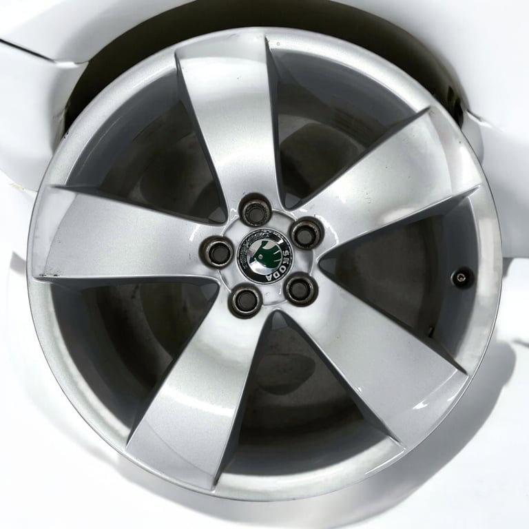 1x Alufelge 17 Zoll 7.0" 5x100 41ET Glanz Silber 5J7601025 Skoda Roomster