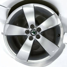 Laden Sie das Bild in den Galerie-Viewer, 1x Alufelge 17 Zoll 7.0&quot; 5x100 41ET Glanz Silber 5J7601025 Skoda Roomster