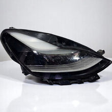 Laden Sie das Bild in den Galerie-Viewer, Frontscheinwerfer Tesla 3 1514953-00-C Rechts Scheinwerfer Headlight