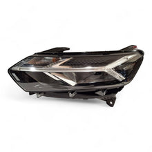 Laden Sie das Bild in den Galerie-Viewer, Frontscheinwerfer Dacia Sandero III 260608545R Links Scheinwerfer Headlight
