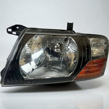 Laden Sie das Bild in den Galerie-Viewer, Frontscheinwerfer Mitsubishi Pajero MCJ16104 Links Scheinwerfer Headlight