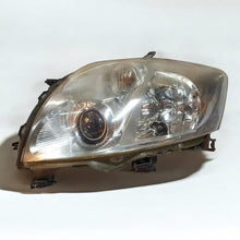 Laden Sie das Bild in den Galerie-Viewer, Frontscheinwerfer Toyota Auris 81150-02460 Links Scheinwerfer Headlight