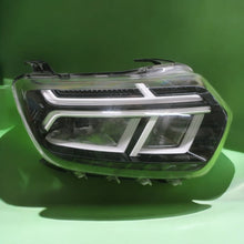 Laden Sie das Bild in den Galerie-Viewer, Frontscheinwerfer Dacia Duster 260106194R LED Rechts Scheinwerfer Headlight