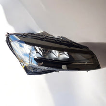 Laden Sie das Bild in den Galerie-Viewer, Frontscheinwerfer Skoda Superb III 3V1941015C Full LED Rechts oder Links