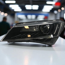 Laden Sie das Bild in den Galerie-Viewer, Frontscheinwerfer Skoda Superb III 3V1941015B Xenon Links Scheinwerfer Headlight