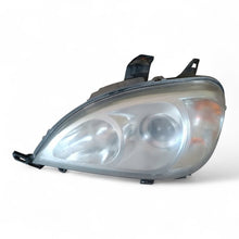 Laden Sie das Bild in den Galerie-Viewer, Frontscheinwerfer Mercedes-Benz W163 1638200749 Ein Stück (Rechts oder Links)