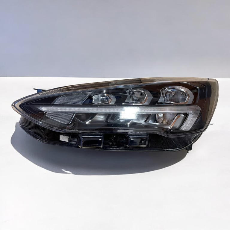 Frontscheinwerfer Ford Focus MX7B-13E015-EB Links Scheinwerfer Headlight