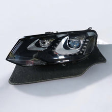 Laden Sie das Bild in den Galerie-Viewer, Frontscheinwerfer VW Touareg 7p6 7P1941751 Xenon Links Scheinwerfer Headlight