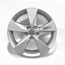 Laden Sie das Bild in den Galerie-Viewer, 1x Alufelge 16 Zoll 6.0&quot; 5x100 45ET Glanz Silber PW457-4700 Toyota Corolla