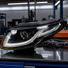 Laden Sie das Bild in den Galerie-Viewer, Frontscheinwerfer Land Rover Range I Evoque GJ32-13W030-EA Bi-Xenon Links SCH2631683196ha