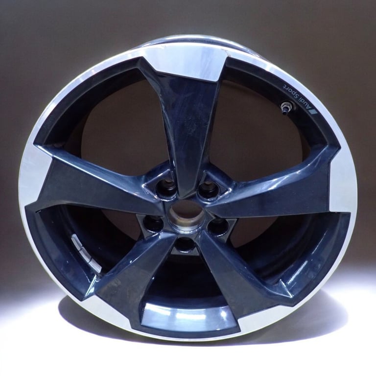 1x Alufelge 19 Zoll 8.5" 5x112 53ET 8V0601025FD Audi A3 Rim Wheel