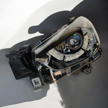 Laden Sie das Bild in den Galerie-Viewer, Frontscheinwerfer Mazda 2 D09K-51040 Full LED Links Scheinwerfer Headlight SCH9702041111gb
