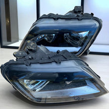 Load image into Gallery viewer, Frontscheinwerfer VW Amarok 2H3941032 90113169 Xenon Rechts Headlight SCH3467804080wi