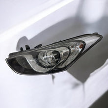 Load image into Gallery viewer, Frontscheinwerfer Hyundai I30 Links Scheinwerfer Headlight SCH2387142262cb