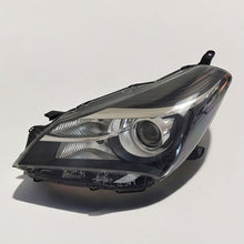 Load image into Gallery viewer, Frontscheinwerfer Toyota Yaris Links Scheinwerfer Headlight