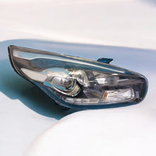 Laden Sie das Bild in den Galerie-Viewer, Frontscheinwerfer Kia Carens 92102-A4 LED Rechts Scheinwerfer Headlight