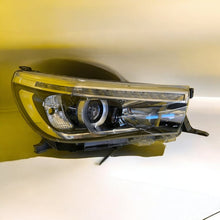 Laden Sie das Bild in den Galerie-Viewer, Frontscheinwerfer Toyota Hilux LED Rechts Scheinwerfer Headlight SCH6436228609zi