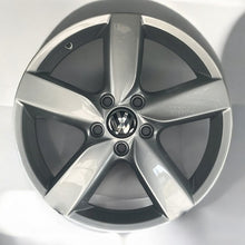 Laden Sie das Bild in den Galerie-Viewer, 4x Alufelge 17 Zoll 7.0" 5x112 54ET Glanz Silber 5K0601025AA VW Passat Golf FEL3896416616nk