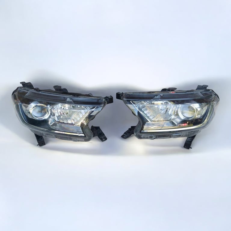 Frontscheinwerfer Ford Ranger 13W030 Links Scheinwerfer Headlight