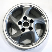 Laden Sie das Bild in den Galerie-Viewer, 1x Alufelge 17 Zoll 9.0&quot; 5x130 47ET Silber 461907 Porsche Rim Wheel