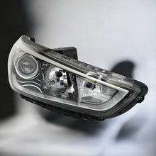 Load image into Gallery viewer, Frontscheinwerfer Hyundai I30 III 92102-G4000 Rechts Scheinwerfer Headlight