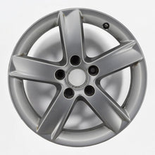 Laden Sie das Bild in den Galerie-Viewer, 1x Alufelge 16 Zoll 6.0&quot; 5x112 50ET Glanz Silber 8P0071496G Audi Rim Wheel